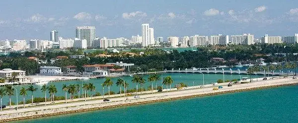 Jakie są warunki pogodowe w Miami w listopadzie i co warto wiedzieć